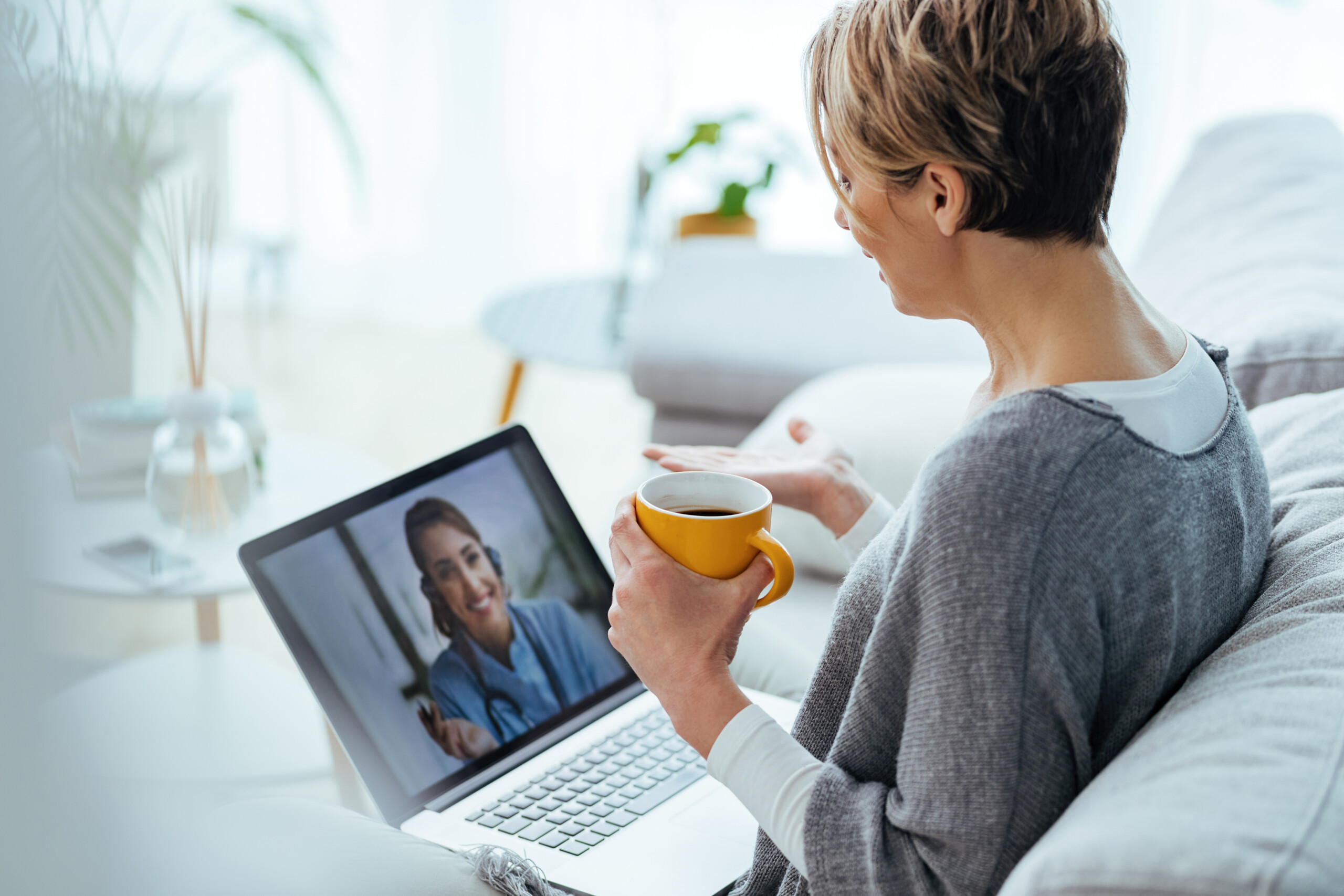 A terapia online permite conversar com um psicólogo por videochamada, com privacidade e segurança.